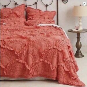 ✨ Anthropologie Rivulets Queen Quilt with 2 Euro Shams ✨